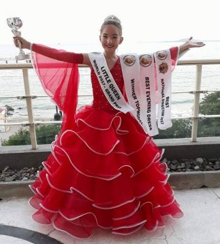 Vogëlushja shqiptare fiton çmimin e madh “Little Queen World 2017 – Grand Prixe”