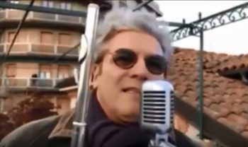 Qytetari italian ekzekuton himnin shqiptar – Drithërohet Rama! (Video)