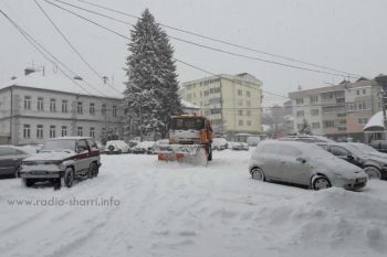 Bora vështirëson qarkullimin rrugor në Dragash