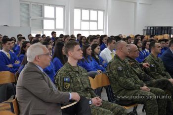 FSK-ja informon gjimnazistët në “Loyola” se si mund të bëhen ushtarë!
