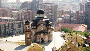 Një goran dhe gjashtë serbë dëmtojnë kishën ortodokse!