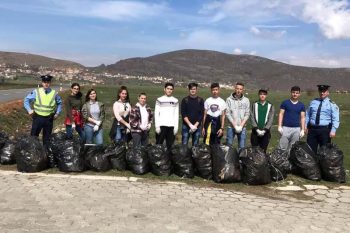 Të rinjtë e Dragashit në aksion – Pastrojnë ambientin!