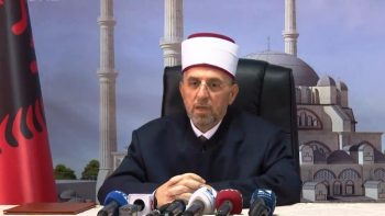 Pezullohet falja e Kurban Bajramit në xhamitë e Kosovës (Video)