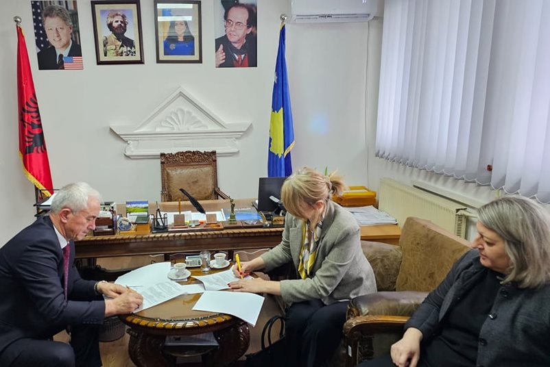 Kryetari Xheladini thellon bashkëpunimin me Postën – Qëllimi i vetëm ...